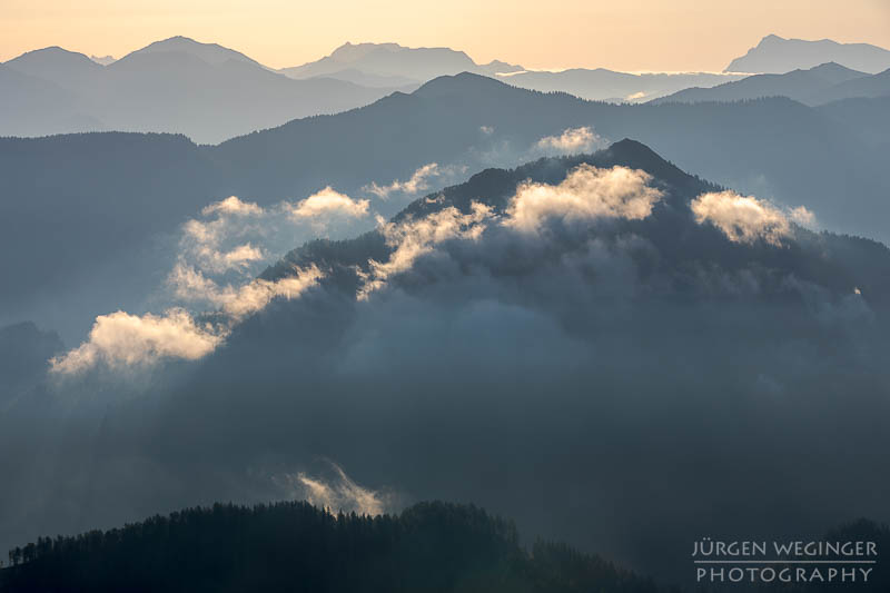 edelrautehütte, hauseck, berge, sonnenaufgang, hohentauern, steiermark, bergwelten, wandern, großer scheibelsee, gegenlichtaufnahme, fototipps, see in österreich