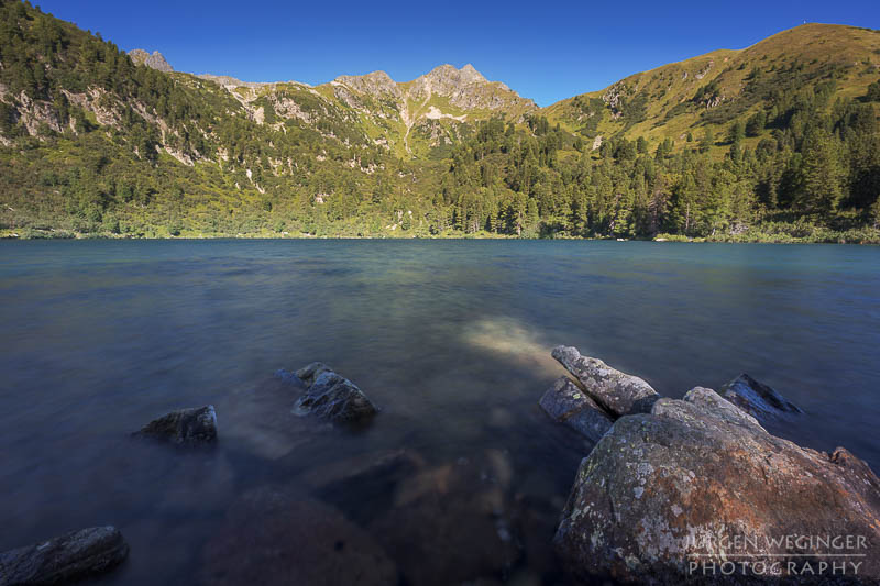 edelrautehütte, hauseck, berge, sonnenaufgang, hohentauern, steiermark, bergwelten, wandern, großer scheibelsee, gegenlichtaufnahme, fototipps, see in österreich