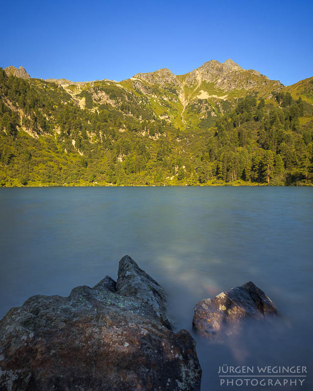 edelrautehütte, hauseck, berge, sonnenaufgang, hohentauern, steiermark, bergwelten, wandern, großer scheibelsee, gegenlichtaufnahme, fototipps, see in österreich