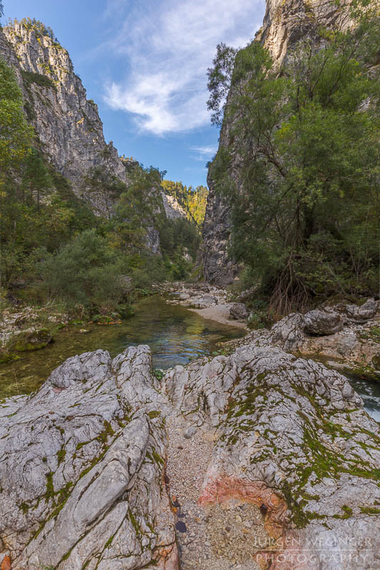 herbstlandschaft, ötschergräben, naturpark ötscher tormäuer, österreich, mostviertel, goldener herbst, laubwald, naturfotografie, landschaftsfotografie, flusslandschaft, österreichische natur, fotografie im herbst, niederösterreich, naturschönheiten