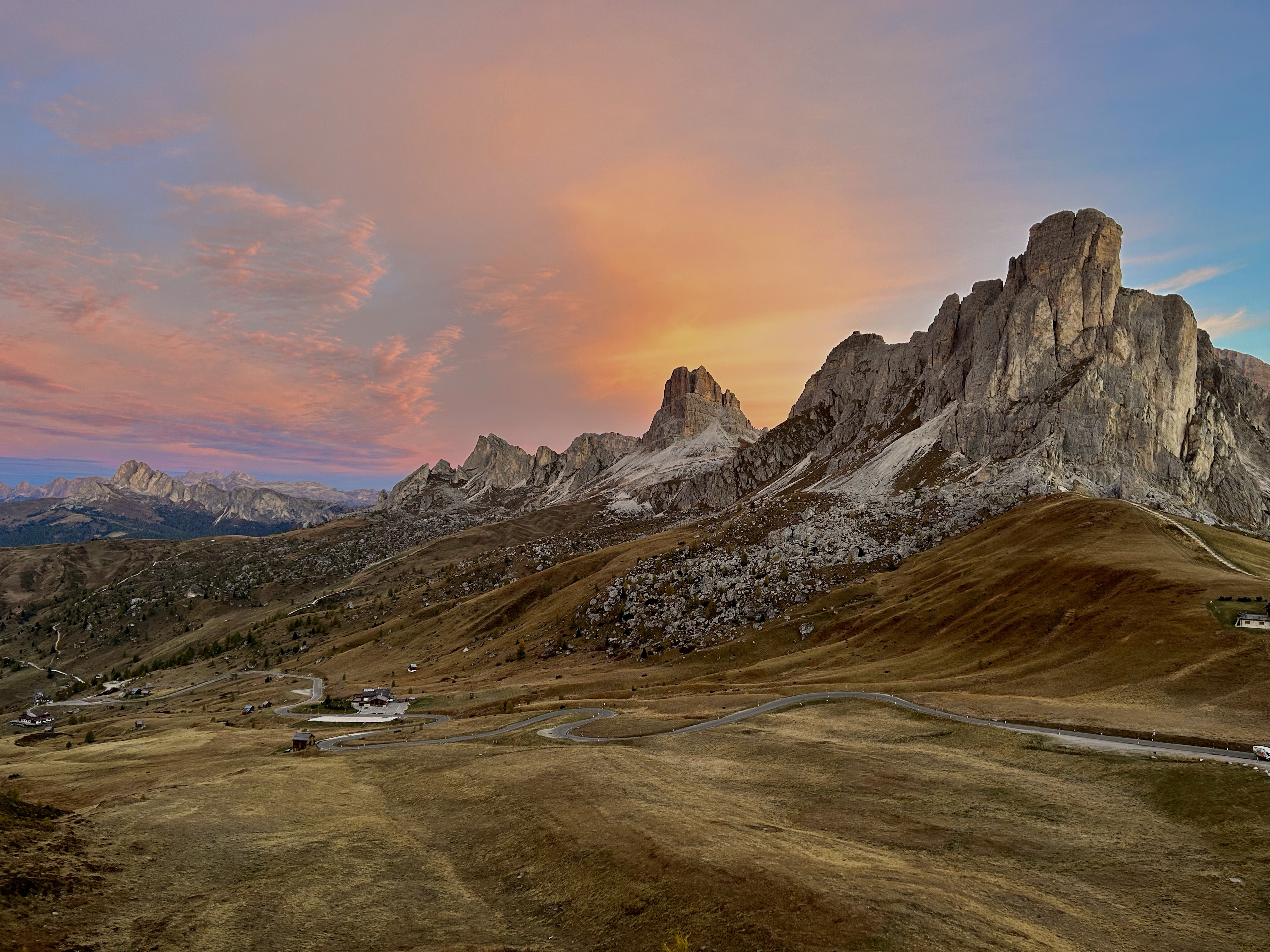 Südtirol, Italien, passo di giau, berge, hochalpin, sonnenaufgang, iphone, iphone14, passstraße, hochalpenstraße,