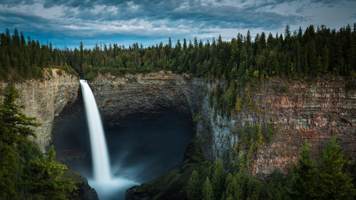 Riesiger Wasserfall in Kanada, Helmcken Falls, British Columbia
