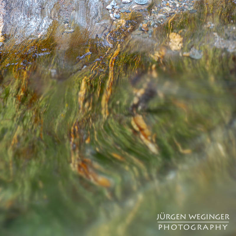 Detailaufnahme eines Flusses in der Talbachklamm
