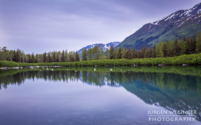 Sonnenaufgang am Tangle Pond bei Girdwood in Alaska