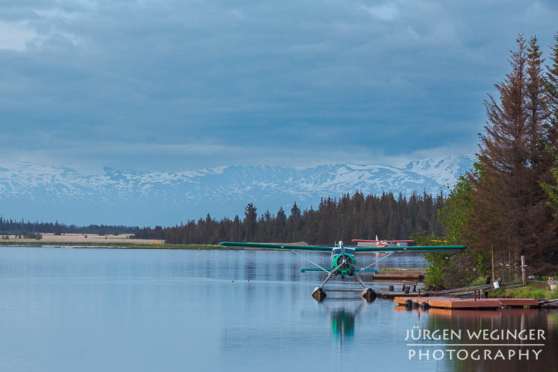 Beluga Lake bei Homer mit ruhiger Wasserfläche in Alaska