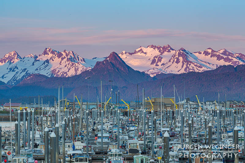 Hafen von Homer bei Sonnenuntergang auf der Kenai-Halbinsel