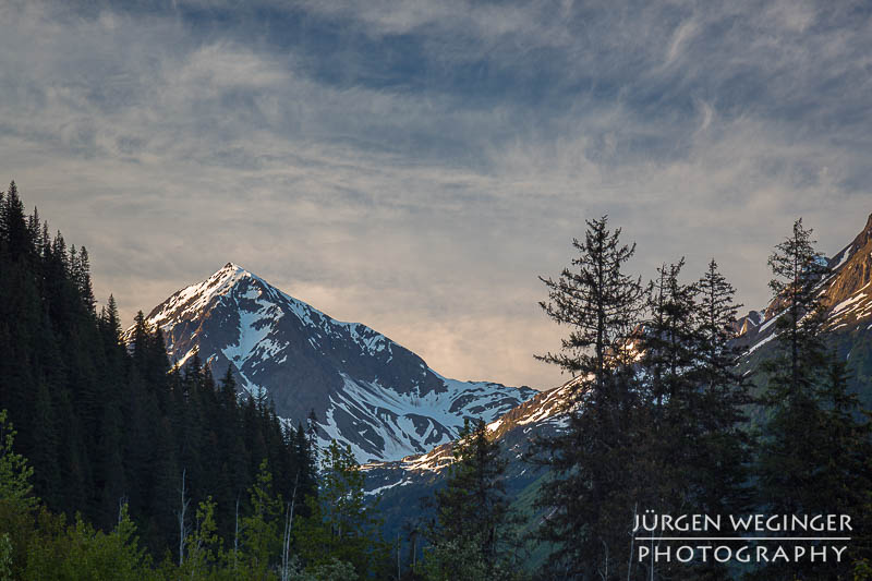 Sonnenaufgang an der Exit Glacier Road in Alaska